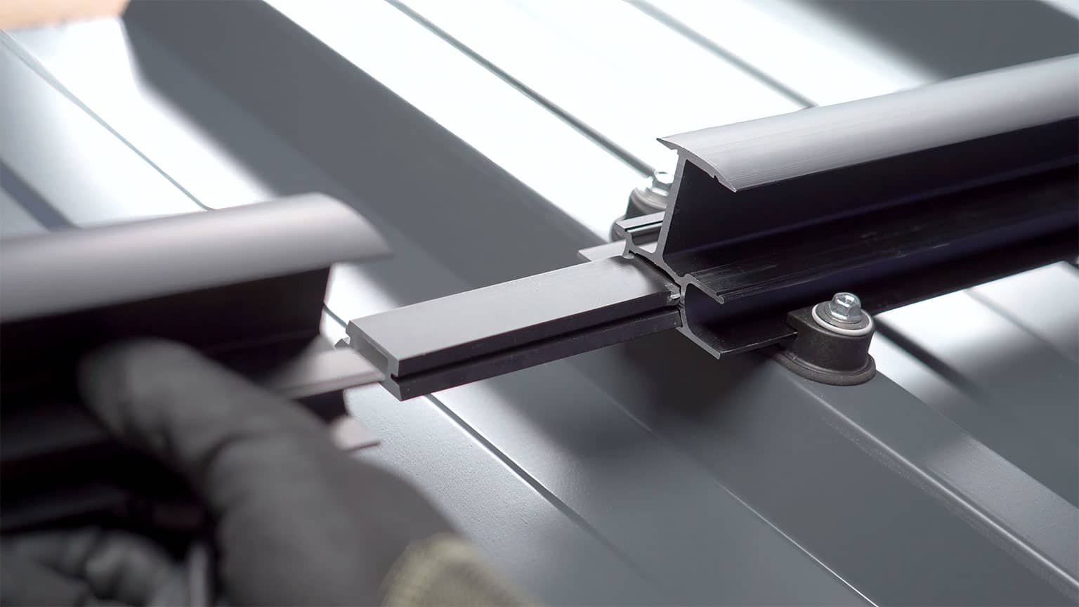 Captura de tela do vídeo de demonstração da montagem do InsertionRail no BasicClip